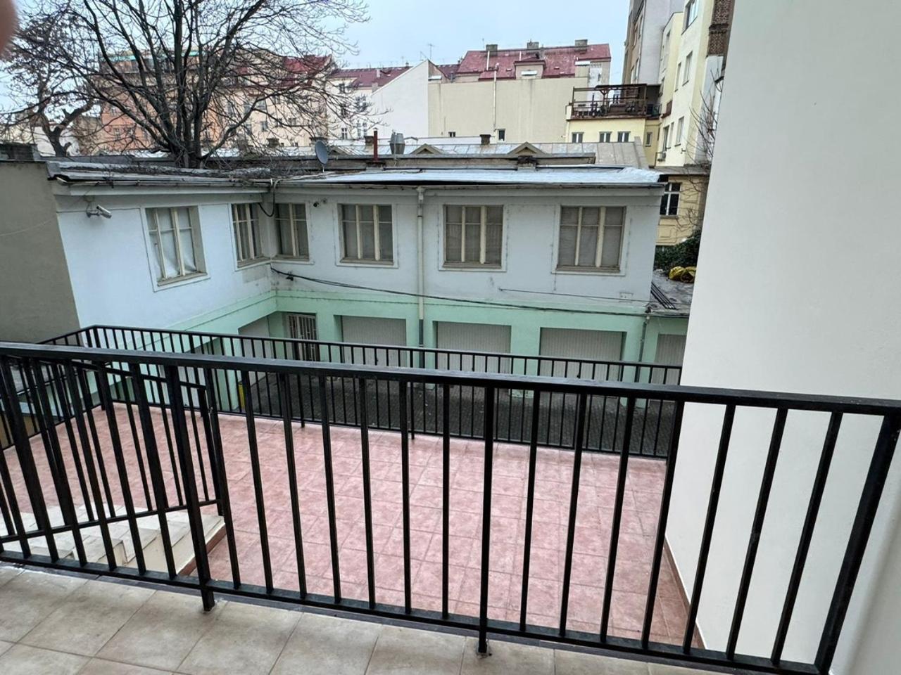 Cosy With Terrace Near Florenc Prag